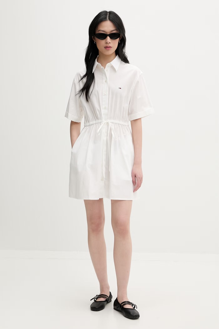 Tommy Jeans sukienka koszulowa bawełniana DW0DW20617 beżowy SS26