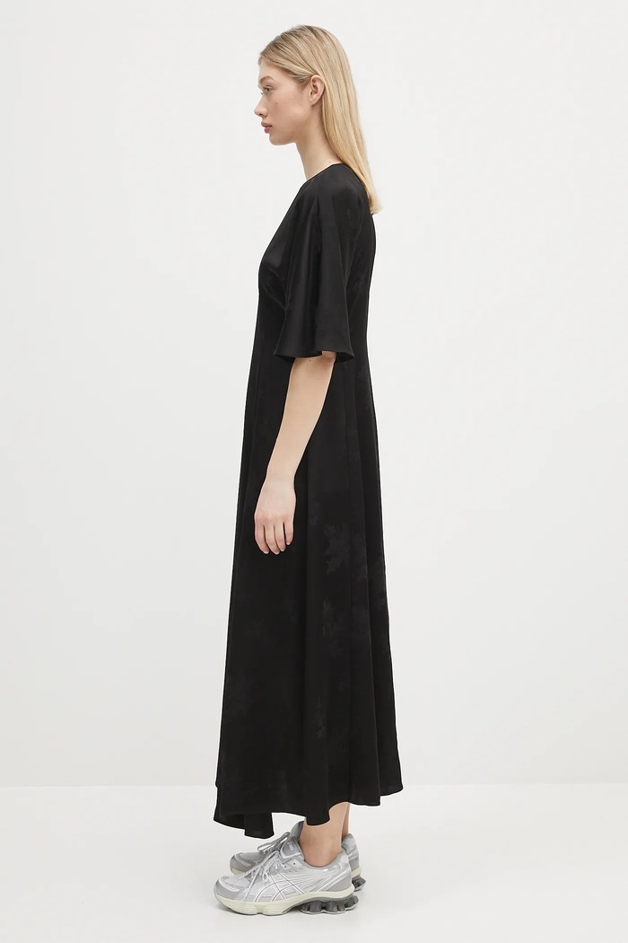 GANNI sukienka Fluid Satin Jacquard Slit Long W0255 czarny SS25