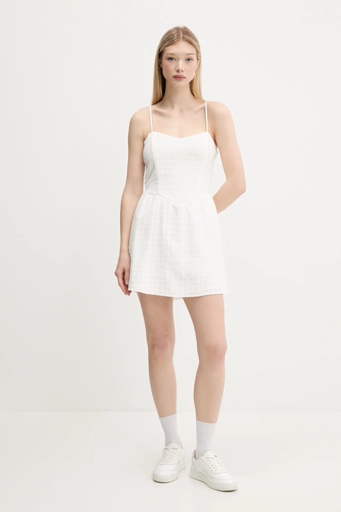 Bavlněné šaty Hollister Co. KI359.5251.100 bílá SS25