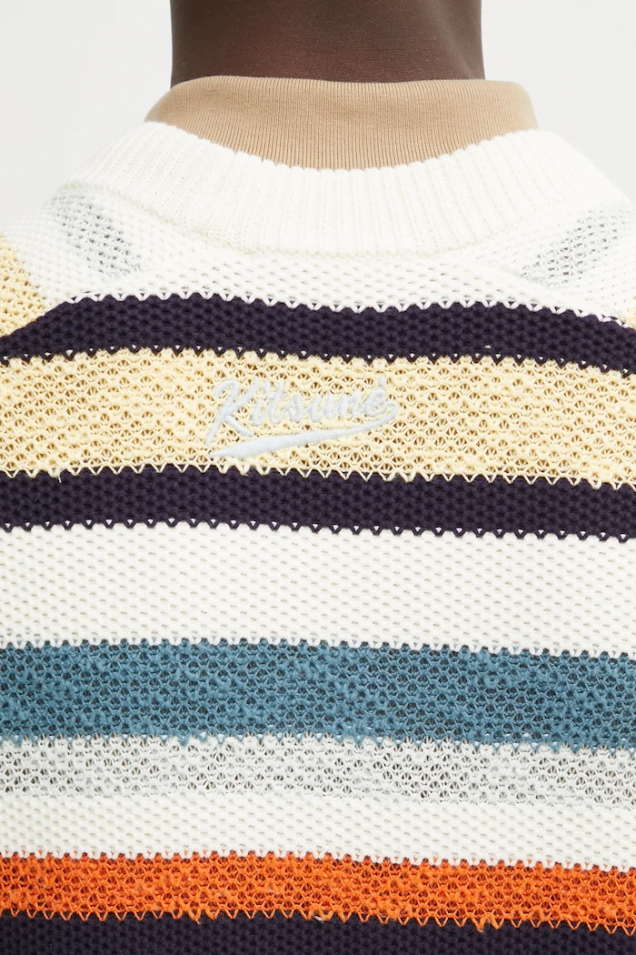 Sveter Maison Kitsuné Comfort Striped béžová OM00506KT1129