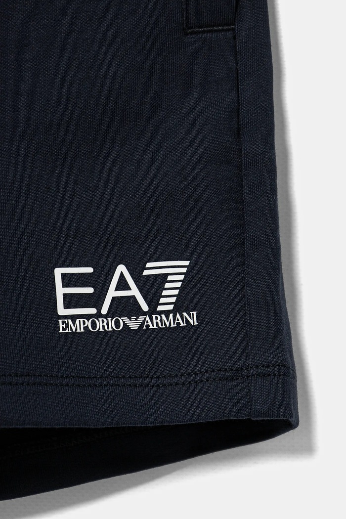 Chłopiec EA7 Emporio Armani szorty dresowe dziecięce bawełniane 7B000026.AF10380 granatowy