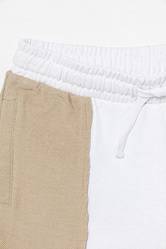 CHLAPEC Dětské bavlněné šortky Guess L5GD07.KA6R4.PPYA hnědá