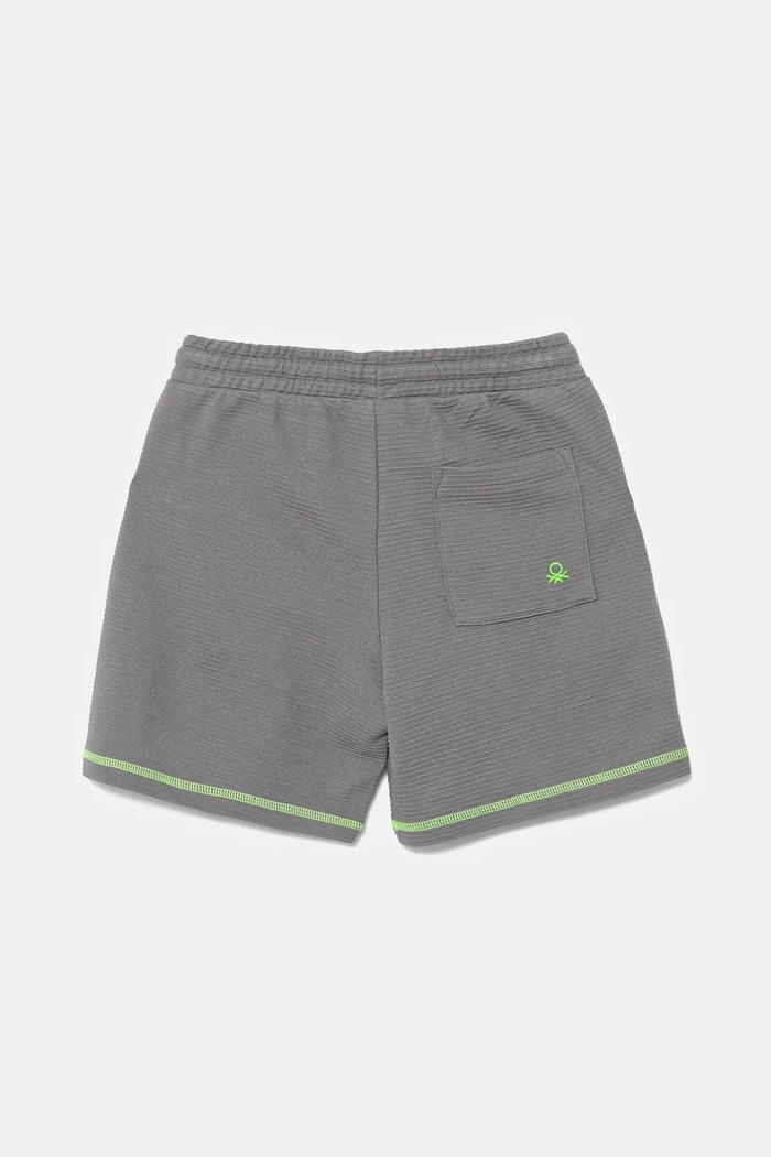 Dětské bavlněné šortky United Colors of Benetton 38OHG901V.P.Seasonal šedá SS25