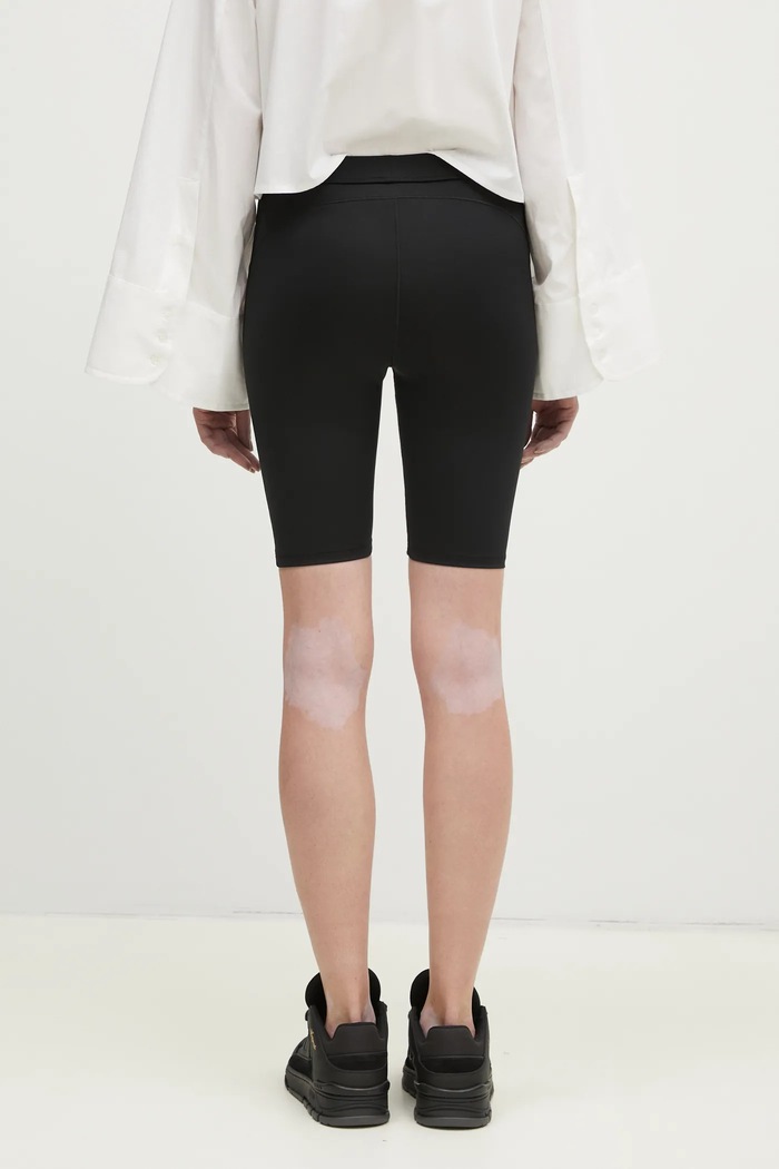 Clothing VETEMENTS shorts Oval Logo WA66SS200B black