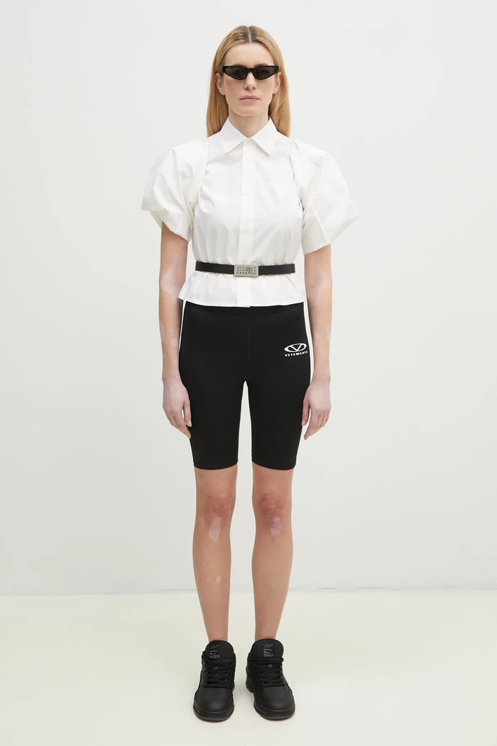 VETEMENTS shorts Oval Logo WA66SS200B black