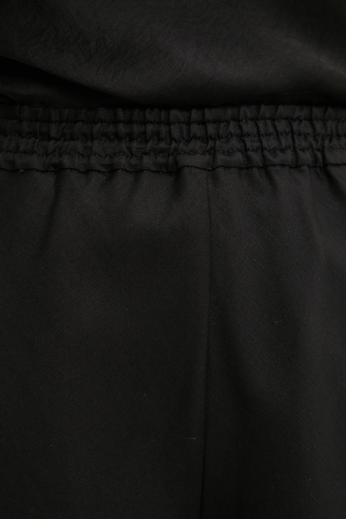 Ivy Oak pantaloni scurti din in negru IO115201