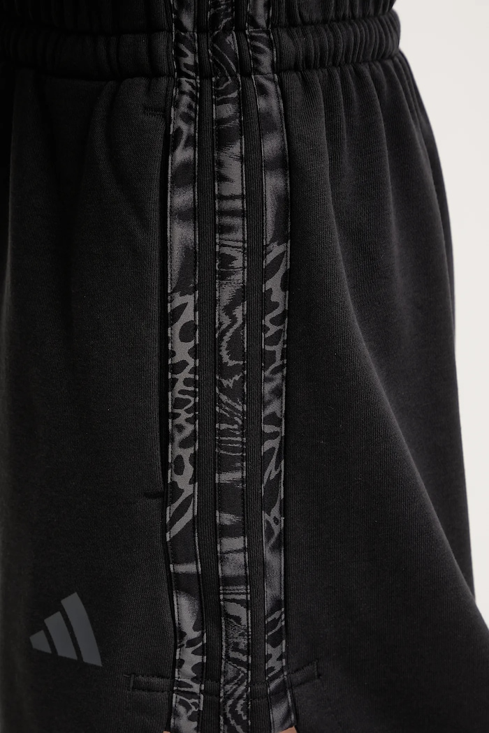 adidas rövidnadrág W AOP Blur fekete JG6224