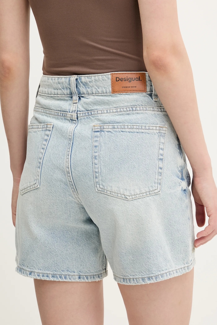 Oblačila Jeans kratke hlače Desigual INIDAN 25SWDD24 modra