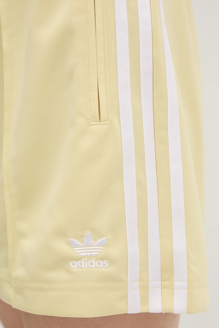 adidas Originals szorty Firebird żółty JD0820