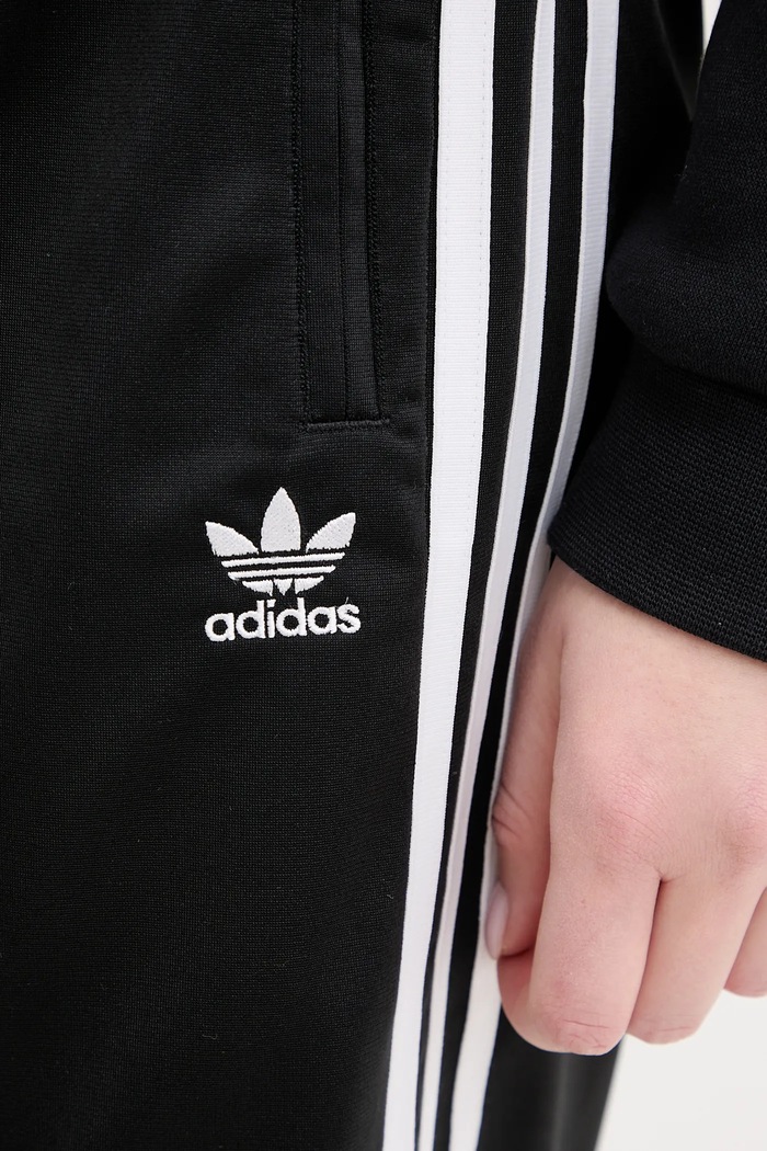 adidas Originals szorty Firebird czarny JD0286