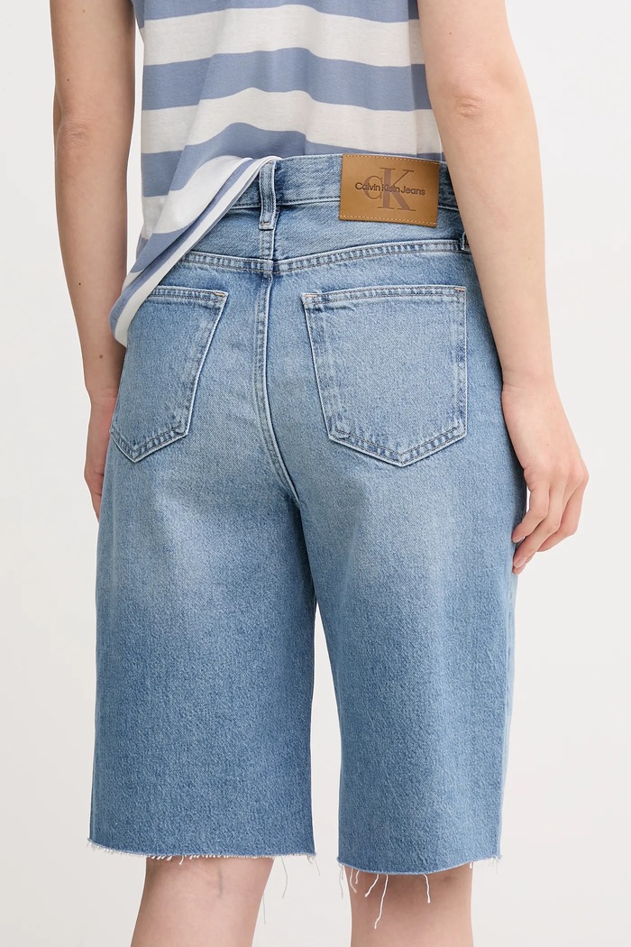 Odzież Calvin Klein Jeans szorty jeansowe bawełniane J20J225200 niebieski