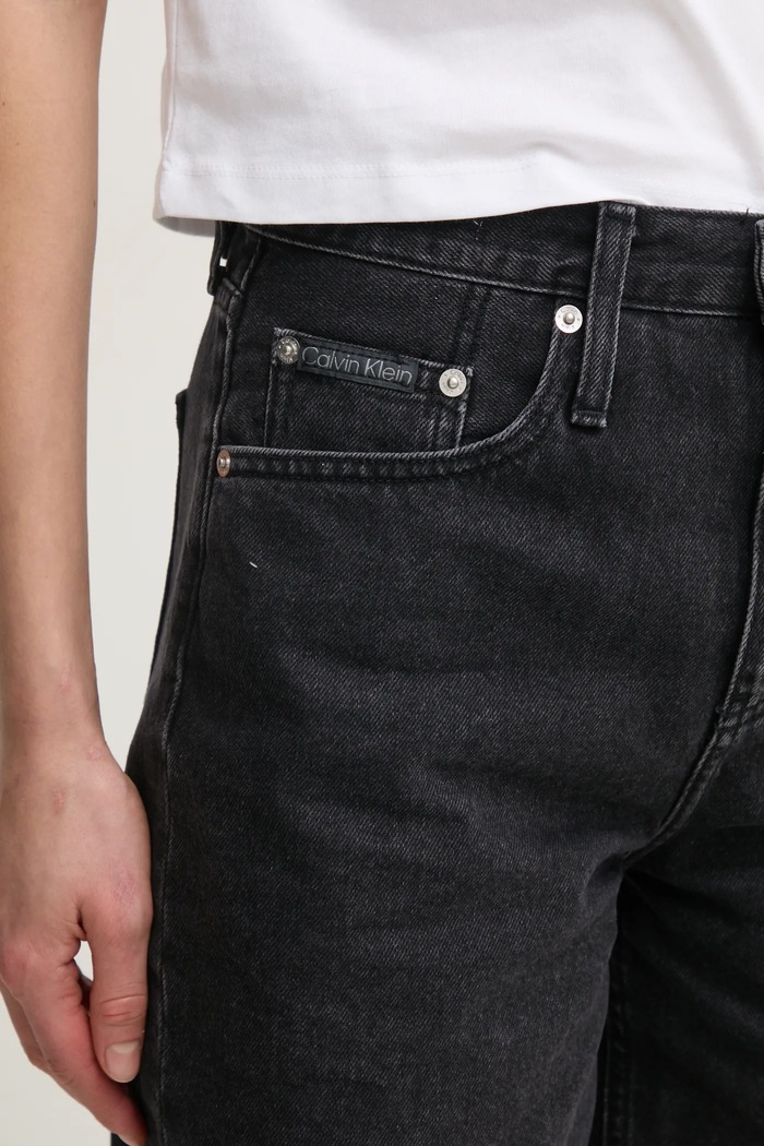 Calvin Klein Jeans szorty jeansowe czarny J20J225190