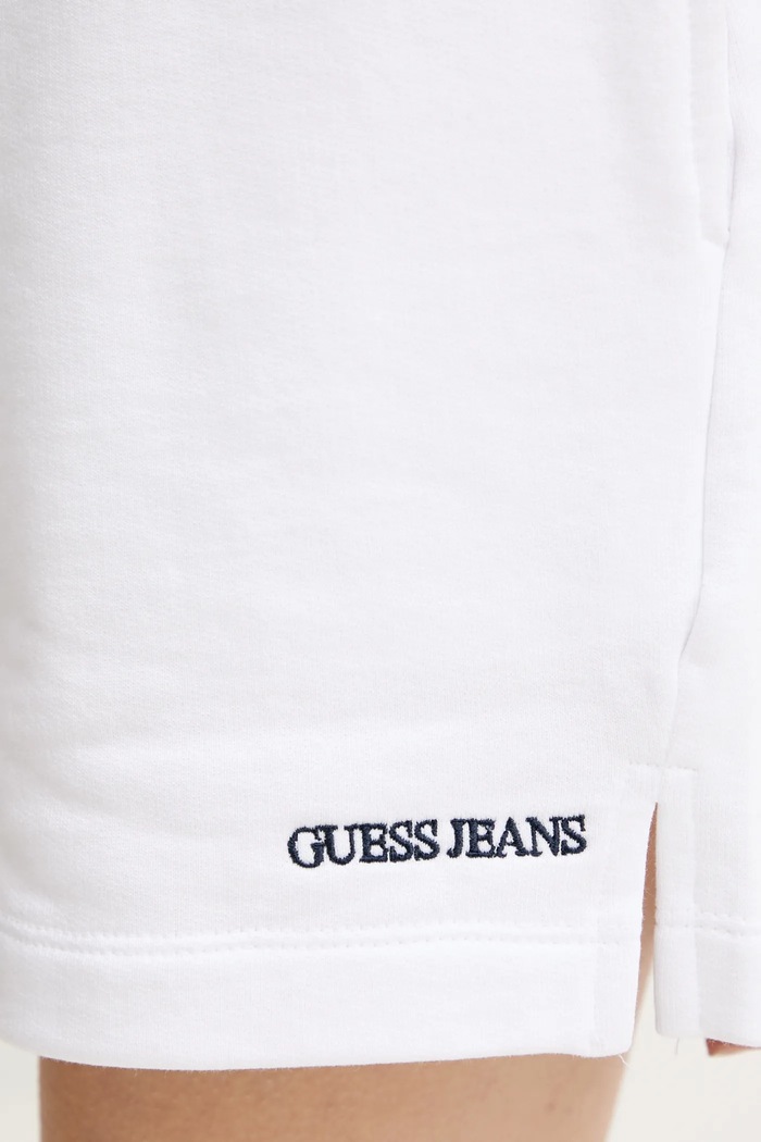Βαμβακερό σορτσάκι Guess Jeans λευκό W5GD0O.K68I4