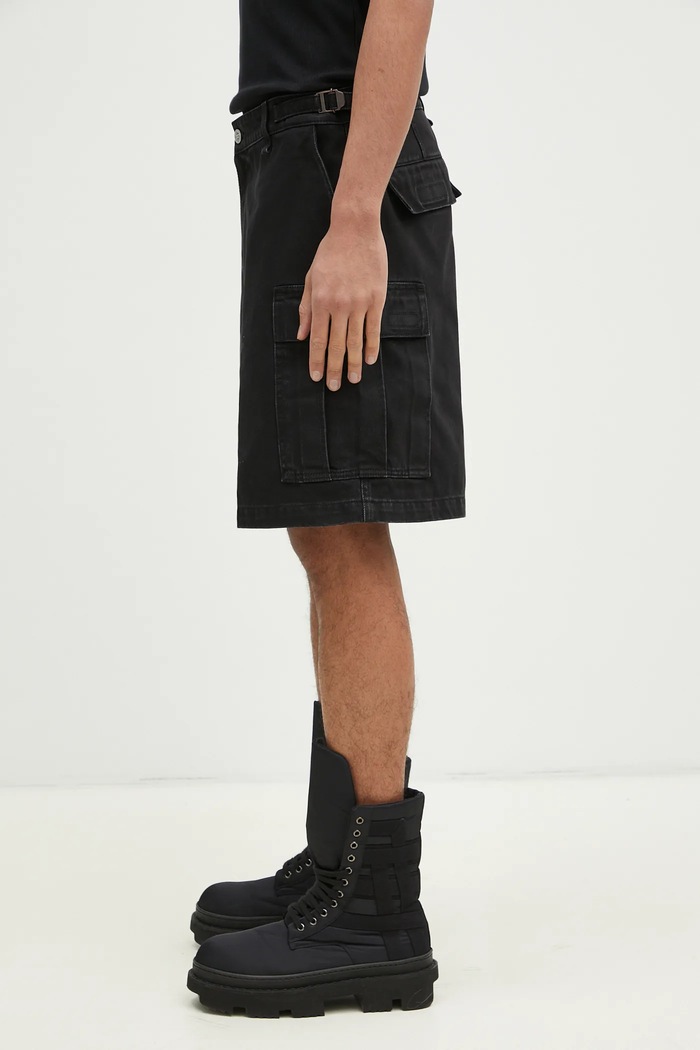VETEMENTS denim shorts Cargo UA66SS520B black SS25