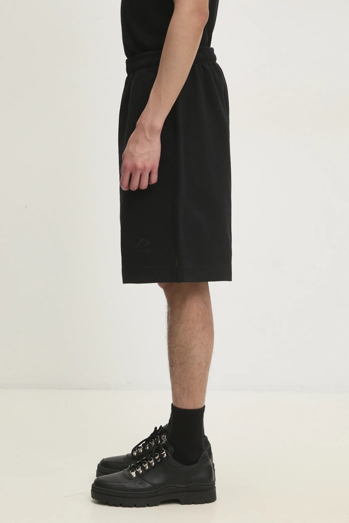 VETEMENTS shorts Oval Logo UA66SS600BB black SS25