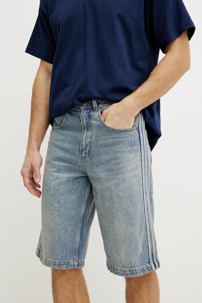 adidas Originals szorty jeansowe DENIM SHORTS drobny wzór niebieski JY6290