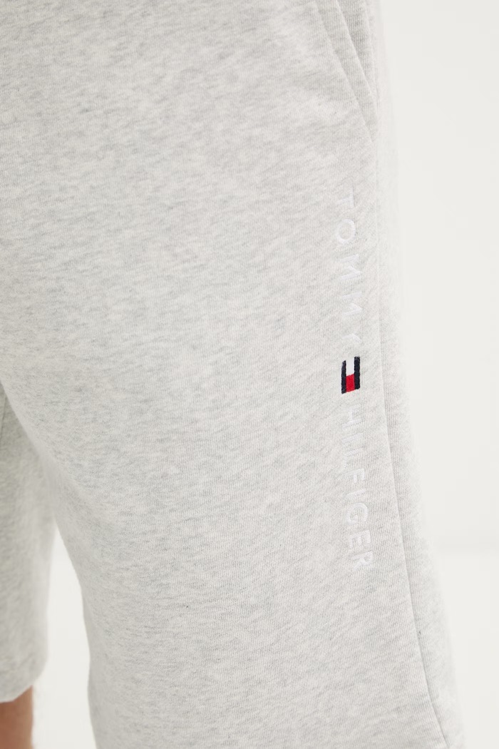 Tommy Hilfiger teplákové šortky pánske sivá UM0UM03452