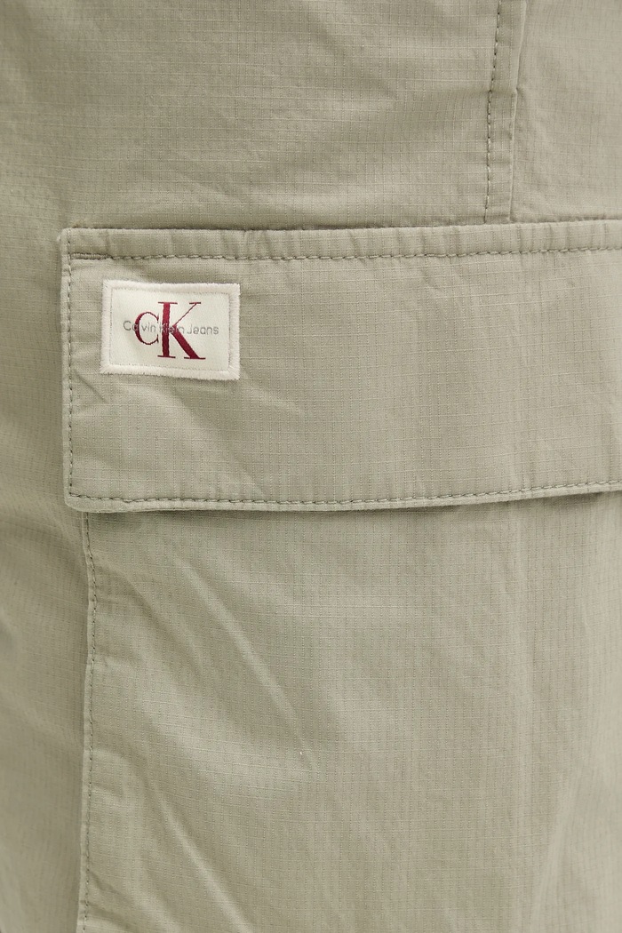Šortky Calvin Klein Jeans zelená J30J327376