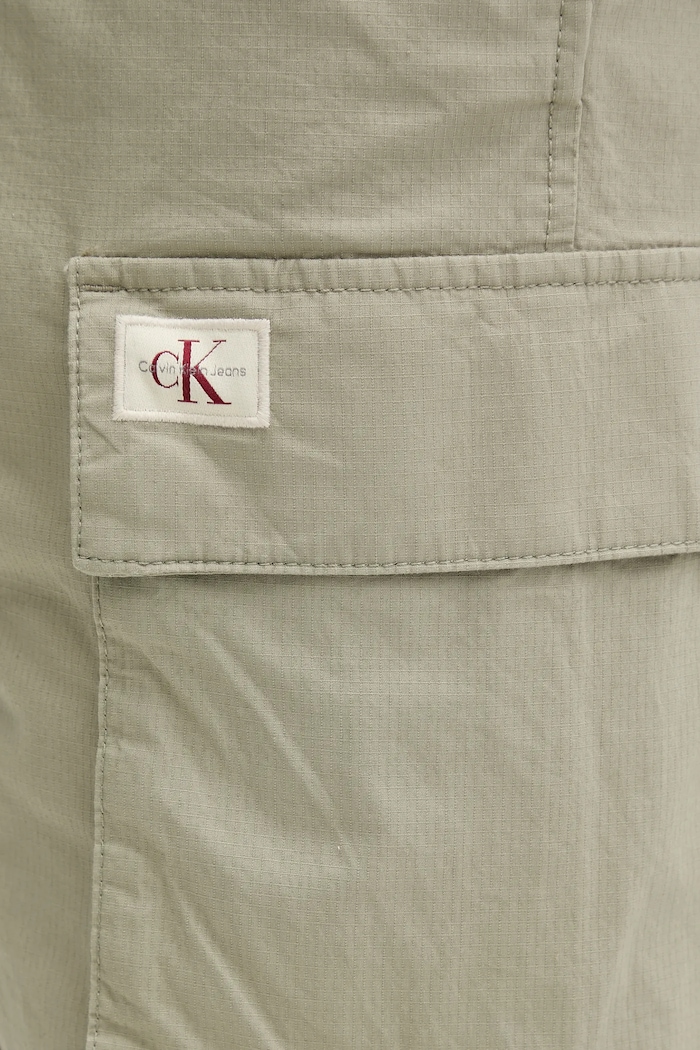 Šortky Calvin Klein Jeans zelená J30J327376