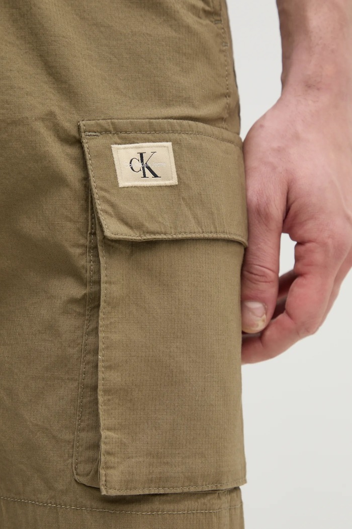 Šortky Calvin Klein Jeans zelená J30J327376