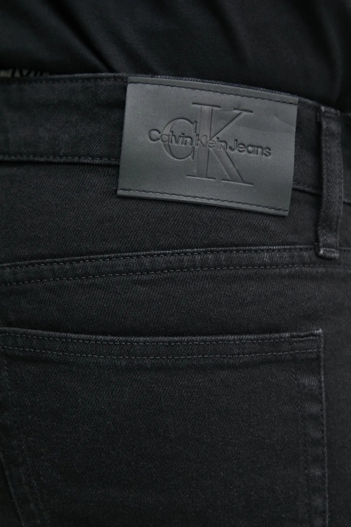 Rifľové krátke nohavice Calvin Klein Jeans čierna J30J327514