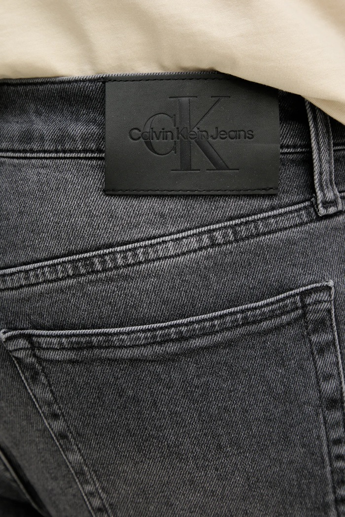 Calvin Klein Jeans szorty jeansowe szary J30J327515