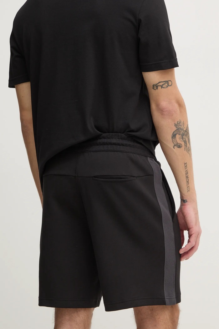 Odzież Calvin Klein Jeans szorty J30J327246 czarny
