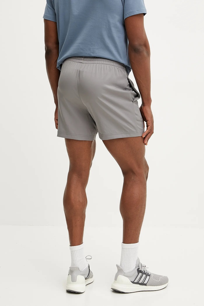 Îmbrăcăminte Puma Pantaloni scurți bărbați 682603 gri