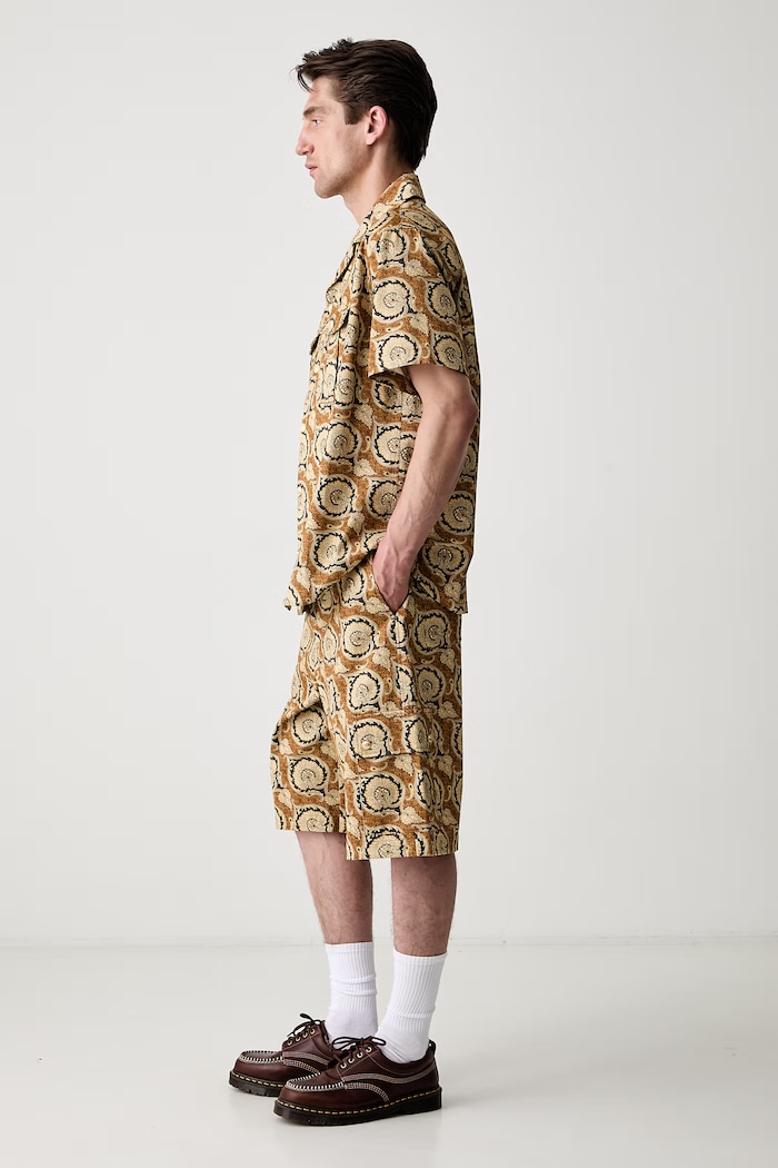 Drôle de Monsieur Le Short Workwear Paisley шорты cargo из хлопка для мужчин G.BS155.CO189.MS жёлтый