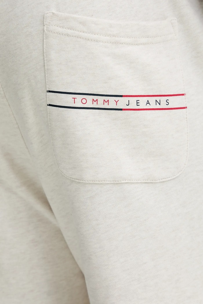 Bombažne kratke hlače Tommy Jeans bež DM0DM21369