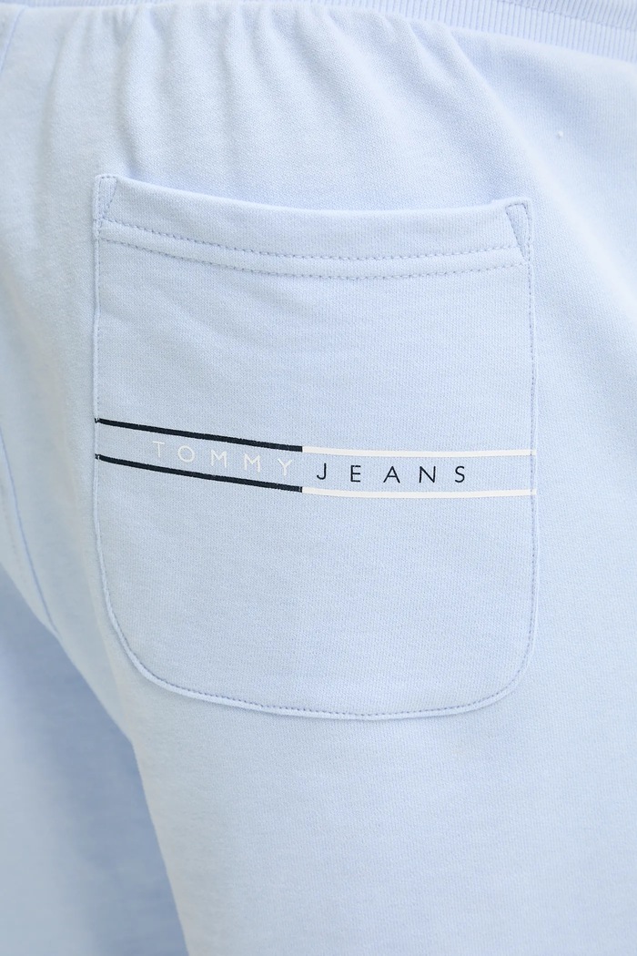 Tommy Jeans szorty bawełniane niebieski DM0DM21369