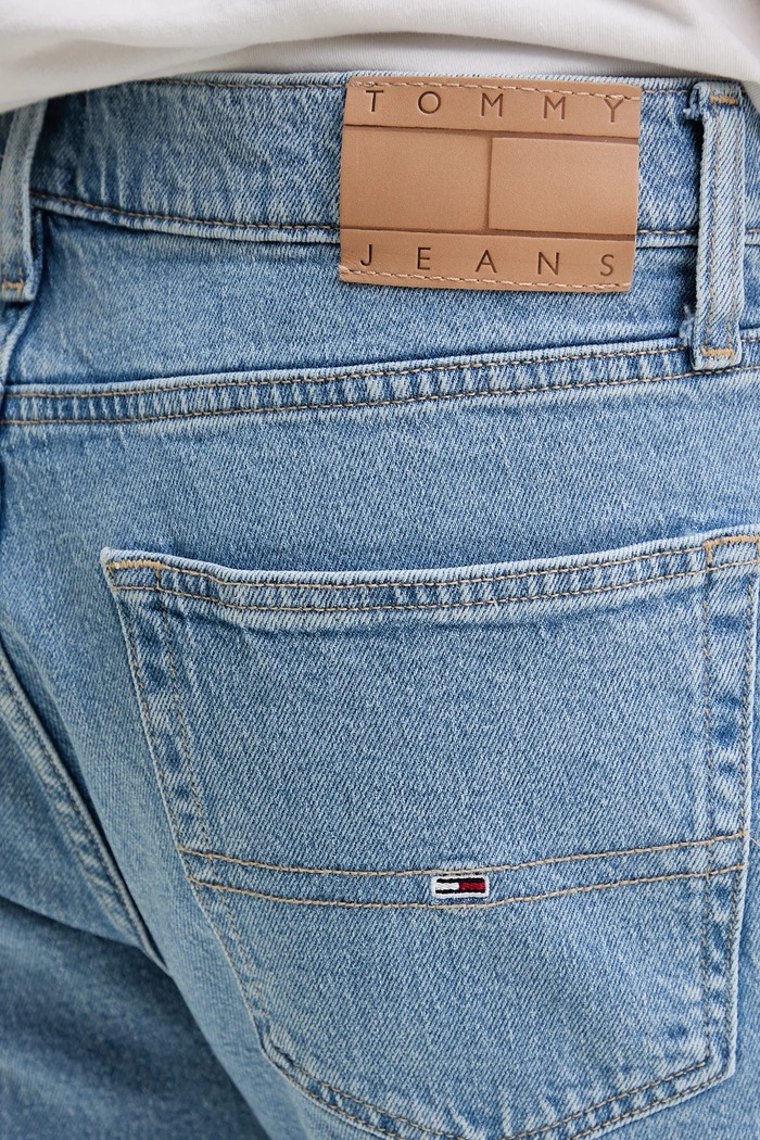 Traper kratke hlače Tommy Jeans plava DM0DM21852