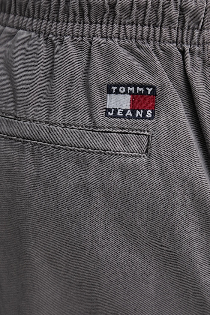 Pamučne kratke hlače Tommy Jeans siva DM0DM21944