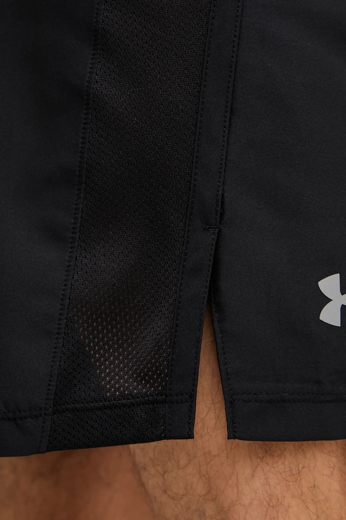 Къс панталон за бягане Under Armour Launch черен 6005543