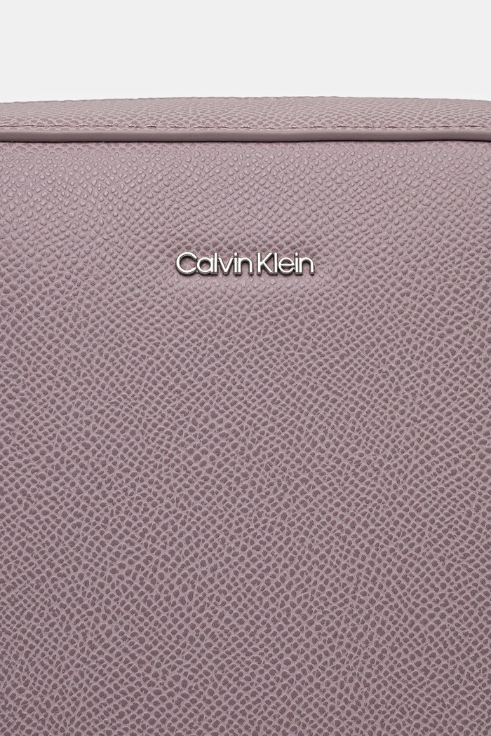 Kabelka Calvin Klein fialová K60K613084