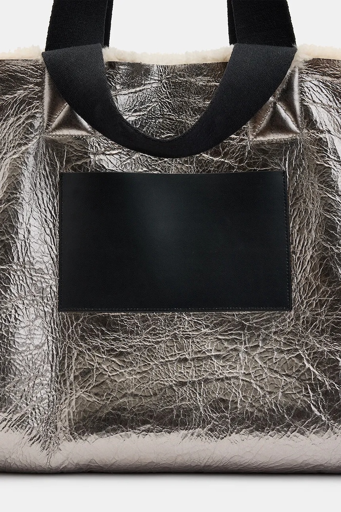 AllSaints geantă din piele cu două fețe IZZY SHEARLING W056XB maro