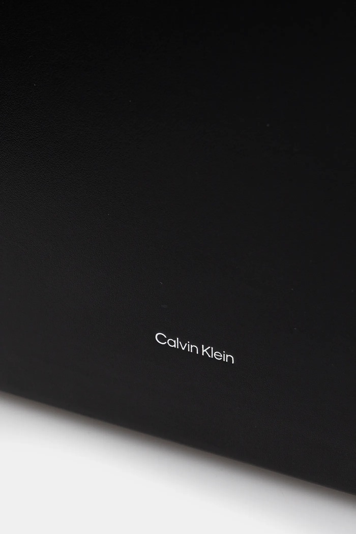 Kožená kabelka Calvin Klein černá LV04F3000G