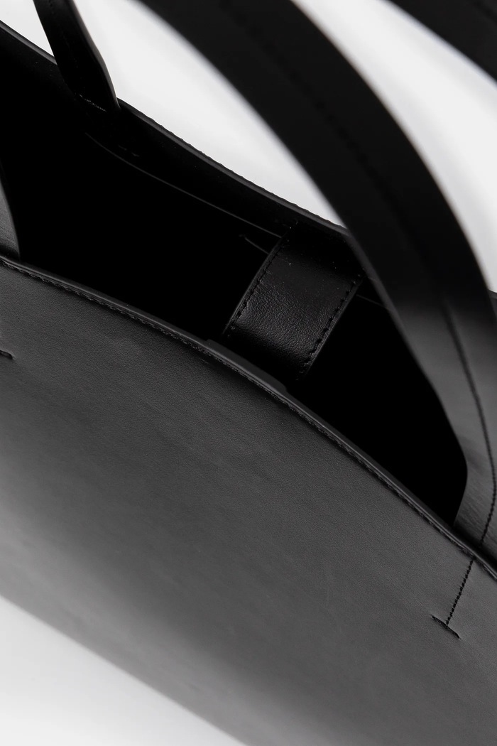 Kožená kabelka Calvin Klein LV04F3000G černá