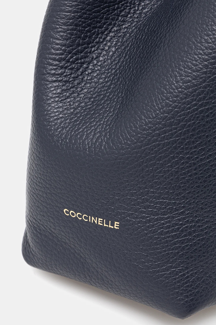Coccinelle geantă pentru femei din piele COCCINELLE C-EASY bleumarin E1.SHA.11.02.01