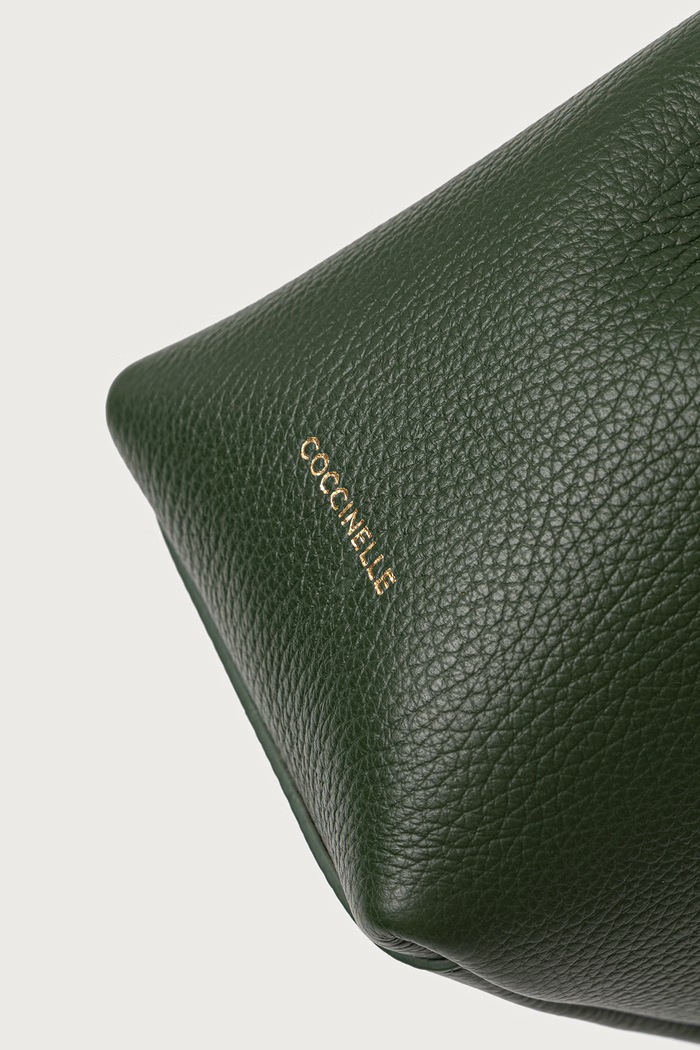 Crossbody kabelka dámska kožená Coccinelle E1.SHA.58.01.01 zelená