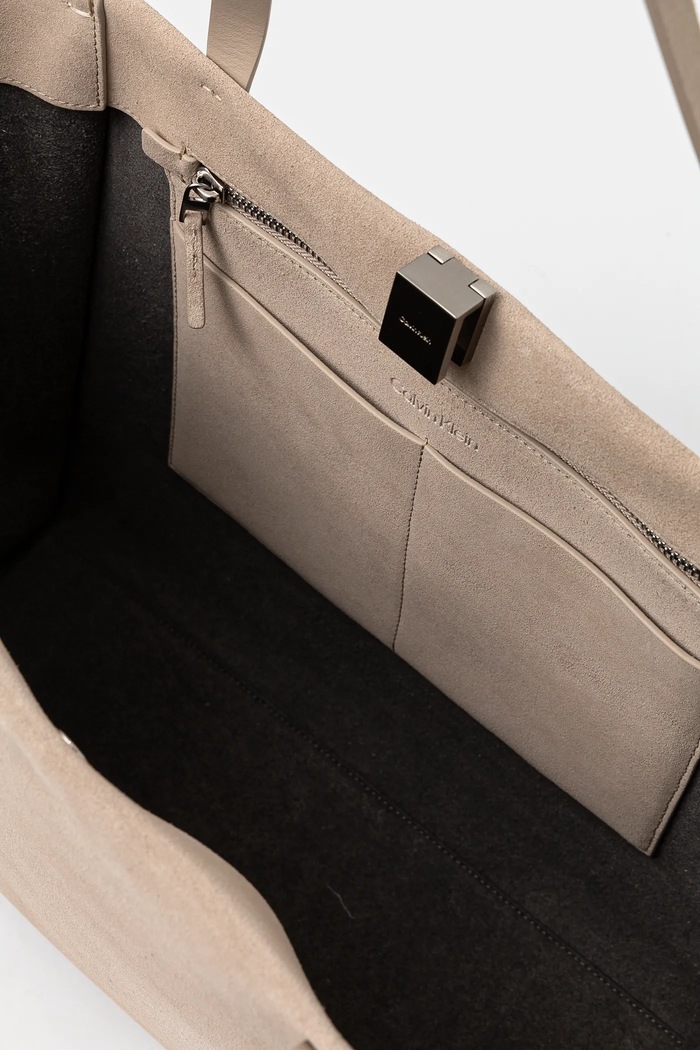 Calvin Klein torebka zamszowa K60K612983 beżowy