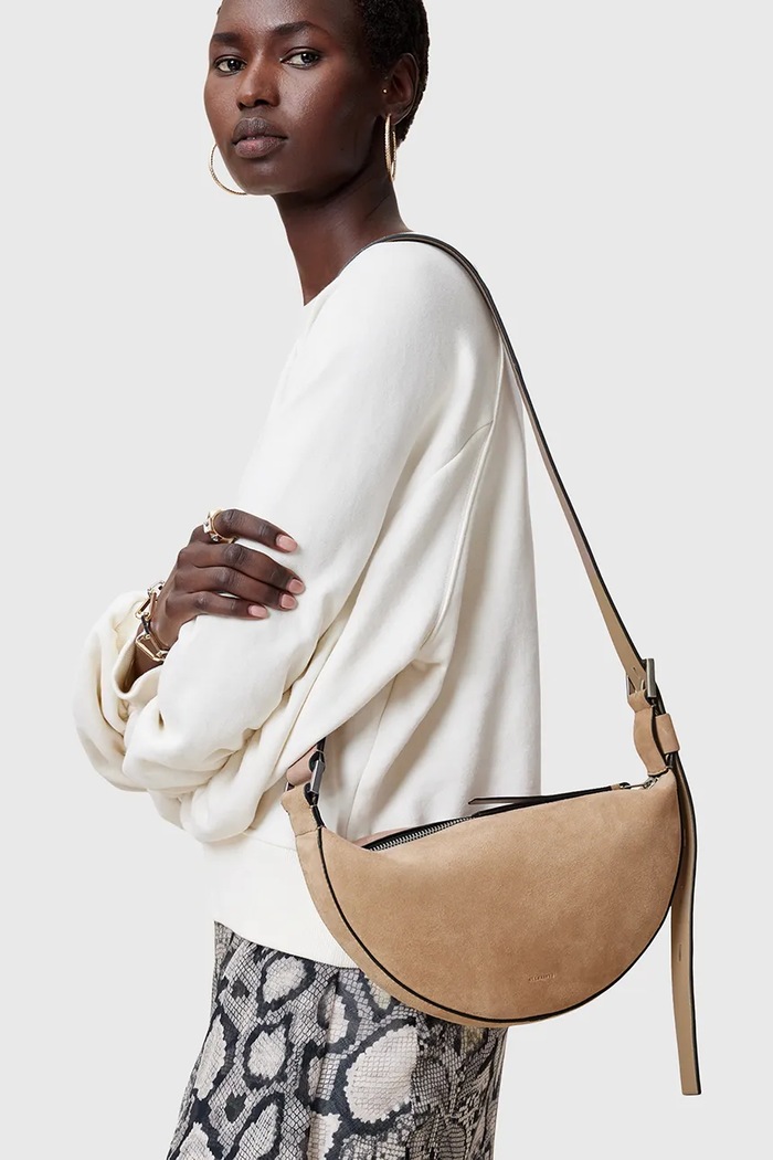 AllSaints torebka zamszowa HALFMOON W099XC