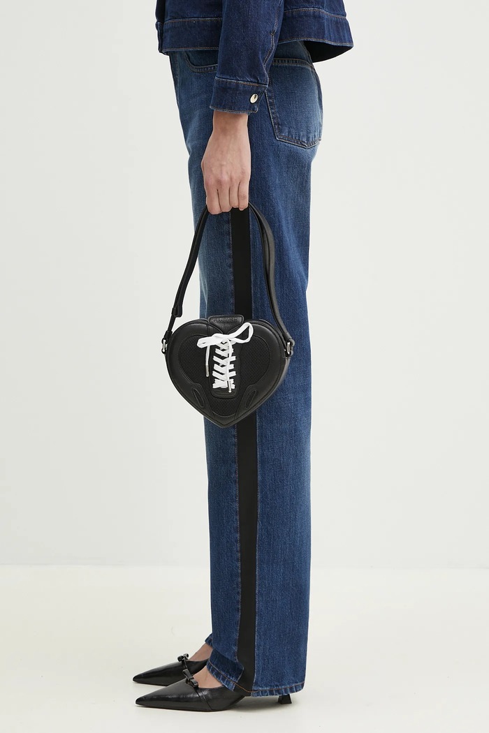 Kožna torba AMBUSH Strapped Heart Shoulder Bag 12115063