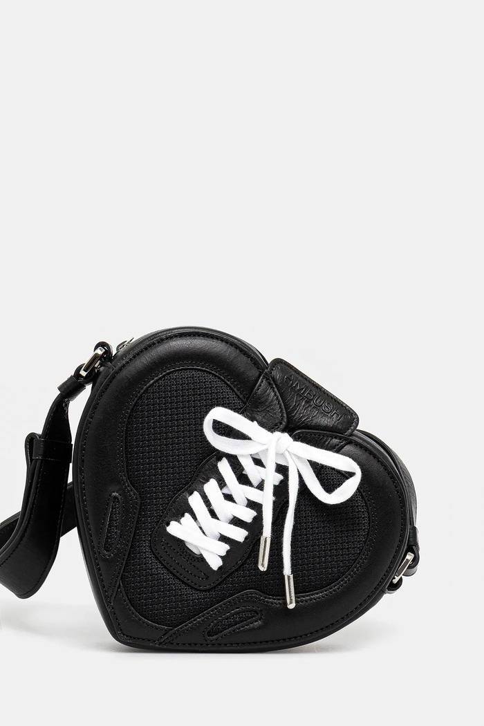 Kožna torba AMBUSH Strapped Heart Shoulder Bag natpis crna 12115063