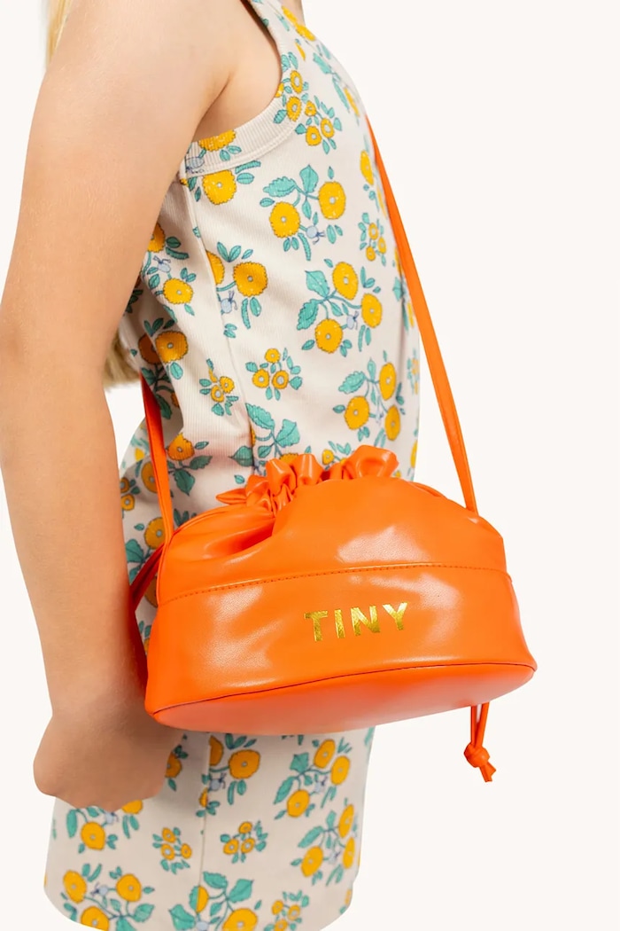 Detská kabelka Tinycottons SOLID BUCKET BAG imitácia kože oranžová SS25.388