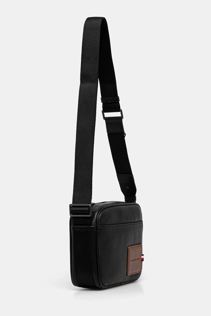 Tommy Hilfiger bőr oldaltáska AM0AM13311 fekete SS25