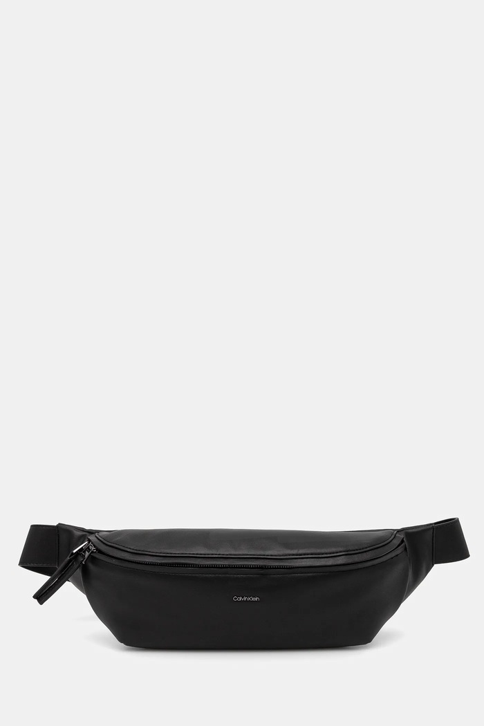 Torba oko struka Calvin Klein imitacija zrnate kože crna K50K512788
