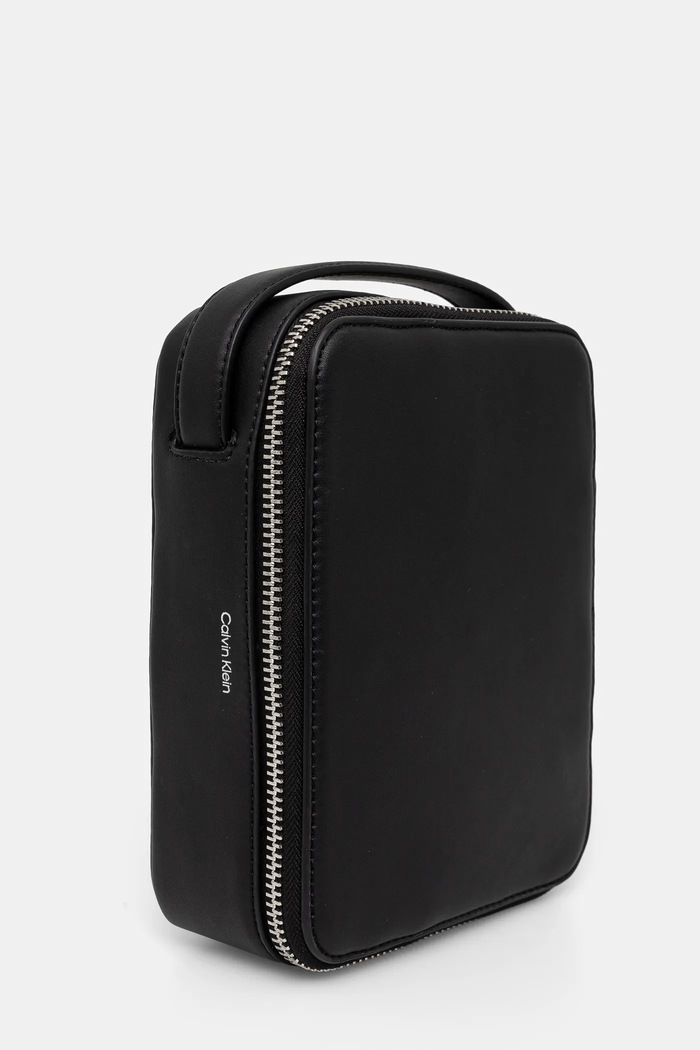 Kozmetična torbica Calvin Klein K50K512803 črna SS25