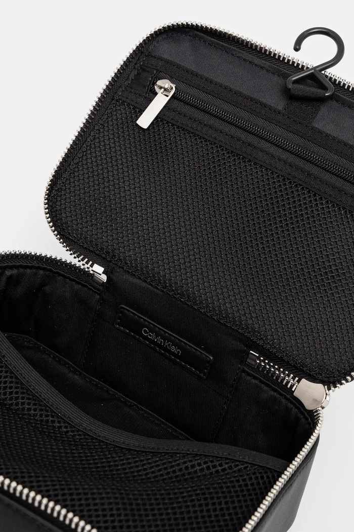 Kozmetična torbica Calvin Klein K50K512803 črna