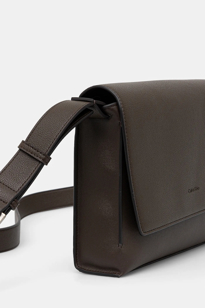Чанта през рамо Calvin Klein LV04D3034G кафяв SS25